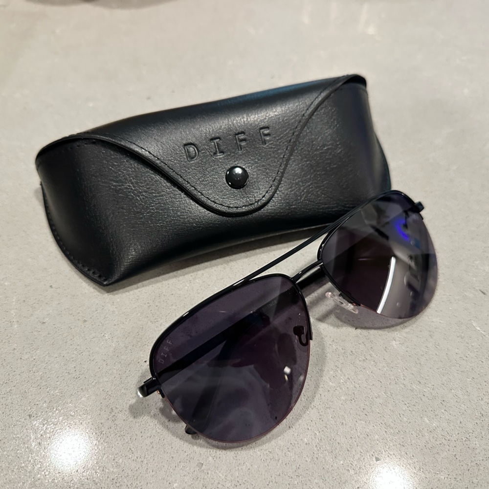 DIFF Black Aviator Sunglasses